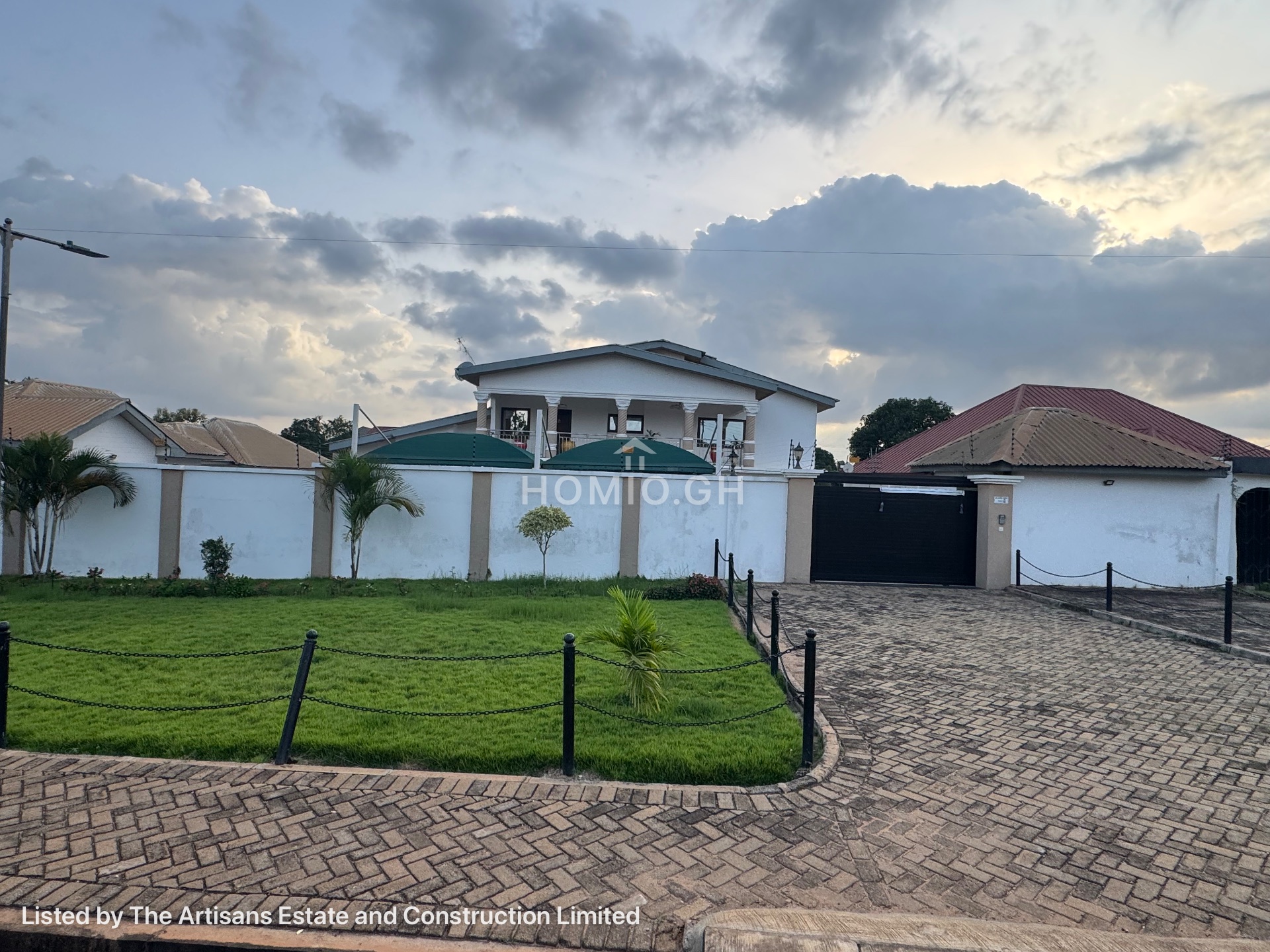 9-Bedroom House for Sale in Krapa